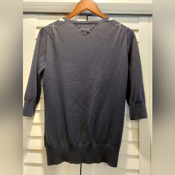Cute Hilfiger sweater - Picture 3 of 3